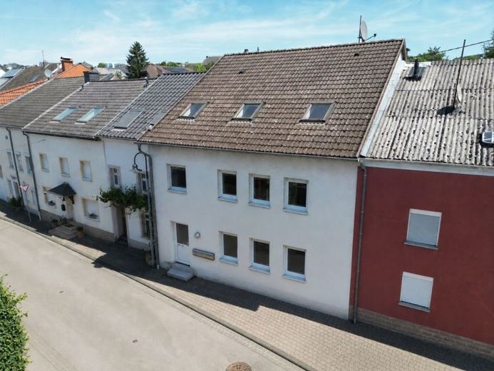 Wohnen nahe Luxemburg – Großzügiges Haus mit Terrasse, Garten und flexiblen Nutzungsmöglichkeiten – Foto 1