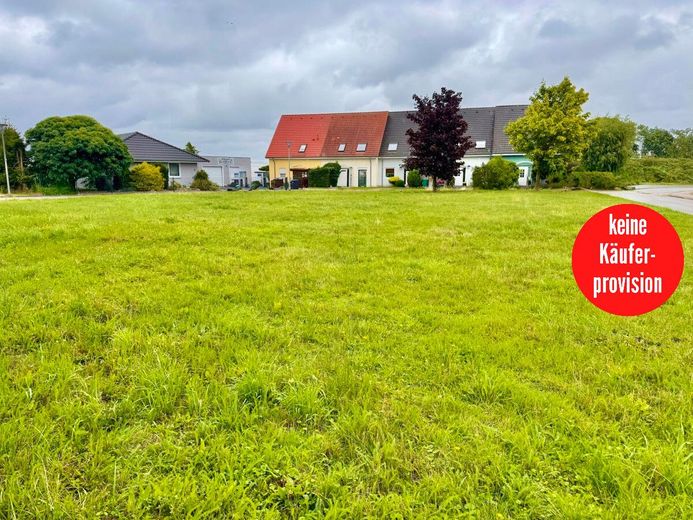 HORN IMMOBILIEN ++ Baugrundstück in Pasewalk, Einfamilienhaus oder zwei Doppelhaushälften – Grunstück in Pasewalk