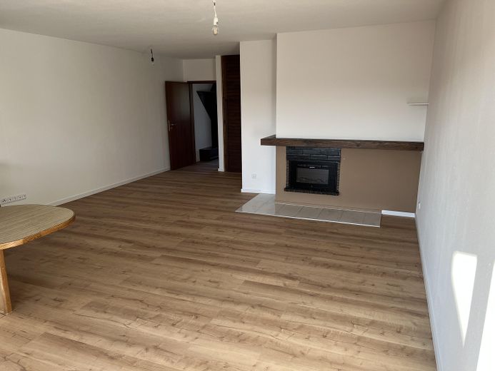 Otwarty 2-pokojowy apartament z balkonem i widokiem na Johannisberg – Wohnzimmer