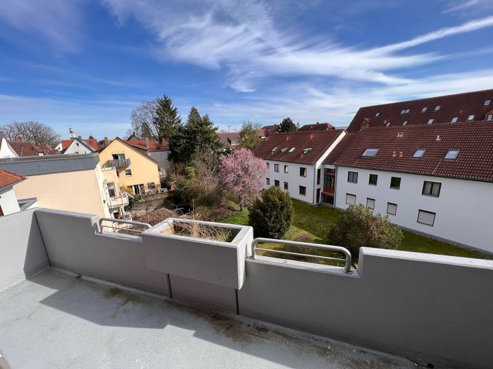 Sanierte und möblierte Wohnung mit Balkon im Herzen von Stuttgart-Vaihingen – Balkon