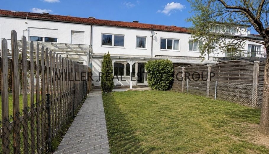 Gepflegtes Reihenmittelhaus in Ingolstadt-Süd mit Südwest-Garten, Terrasse, Keller und Garage! – Außenansicht