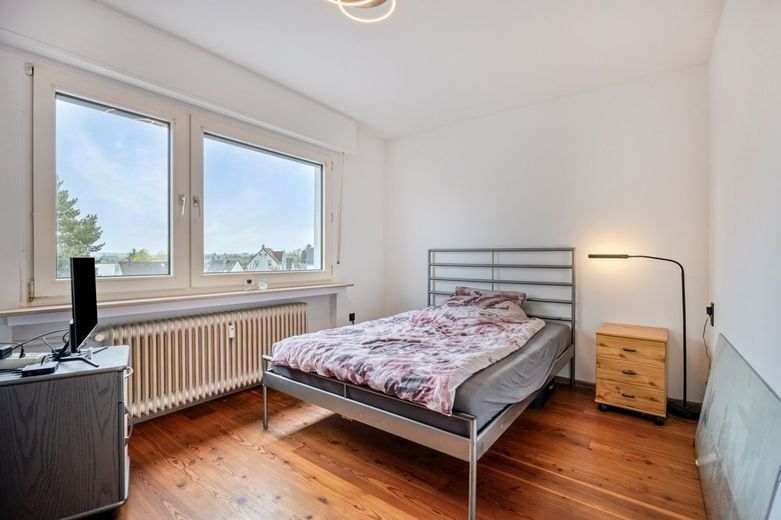 ****Großzügiges Domizil, sucht neuen Hausherrn. Sichern Sie Ihre Zukunft**** – Schlafzimmer OG