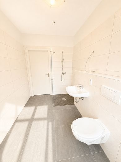 Helle 2-Zimmer Wohnung mit Balkon - barrierefrei mit Fahrstuhl – Bad