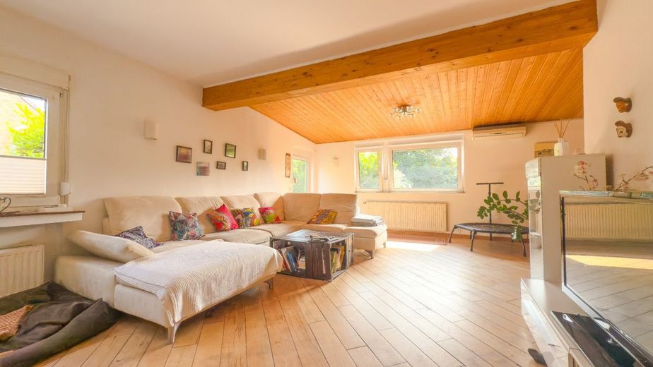 Vielseitiges Haus mit Charme - ideal für Mehrgenerationen, Arbeiten &amp; Wohnen oder Vermietung – Wohnzimmer