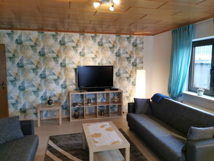 Zweifamilienhaus mit Ferienhaus und zus. Grundstück, neue Wärmepumpe und PV-Anlage - Provisionsfrei – EG Wohnbereich