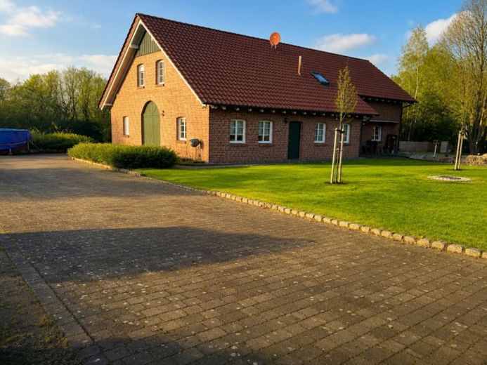 Modernisierter Resthof in Alleinlage – Foto 1