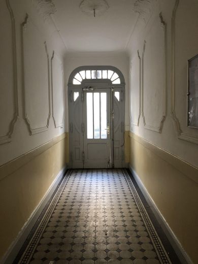 Charmante 2 Zimmer-Wohnung in unmittelbarer Nähe zum Tempelhofer Feld in Neukölln – Hausflur