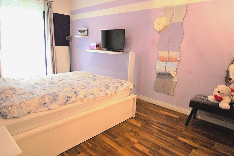 CITYHOUSE: Familienfreundliches Reiheneckhaus, TOP Lage mit Garten, Keller, Carport – Großes Kinderzimmer