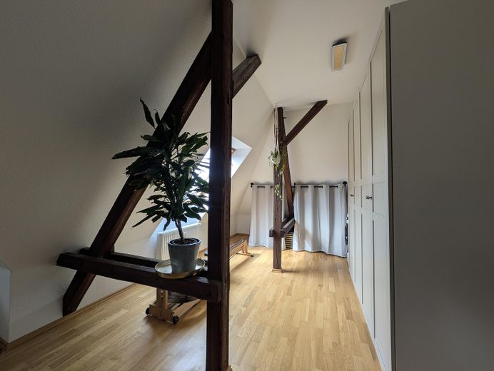Dachgeschosswohnung mit Loggia | Einbauküche | Seenähe | bezugsfrei | provisionsfrei – Foto 8
