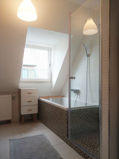 Exklusive, ruhige Wohnung in guter Lage – Badezimmer