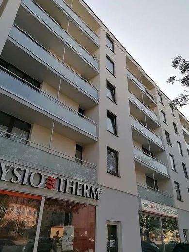 Schönes möbliertes Zimmer in gepflegter WG - München | Leopoldstraße 138 – Außenansicht