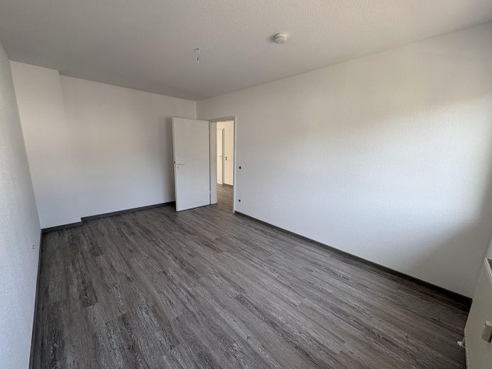 2-Zimmer-Wohnung, Balkon, Küche, Bad, HWR, Keller, nahe Südbahnhof – Schlafzimmer