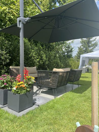 Modernes Einfamilienhaus mit großem Garten – Grillterrasse