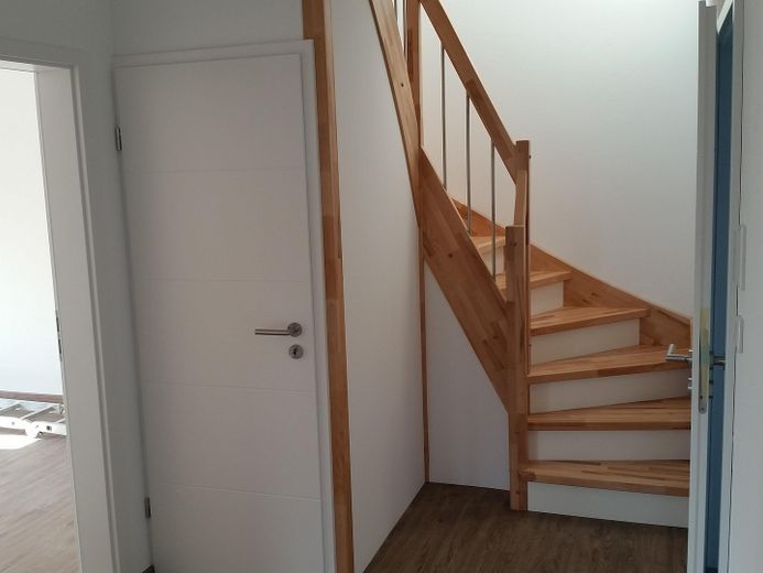 Traumhafte Dachgeschosswohung mit Blick zum Herkules – Treppe zum Spitzboden