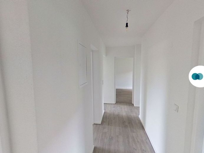 ** FULLY RENOVATED, modern 4-room TERRACE APARTMENT in Roding ** – Flur