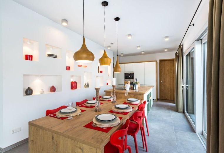 SMARTES EINFAMILIENHAUS MIT VIEL LIEBE ZUM DETAIL – Ansicht Esszimmer/Küche