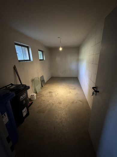 Sanierte 3-Zimmer-Dachgeschosswohnung mit Dachterrasse und Tiefgaragenplatz – Keller