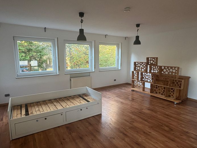 Te huur: woning op de begane grond, ongemeubileerd – Wohn / Schlafbereich