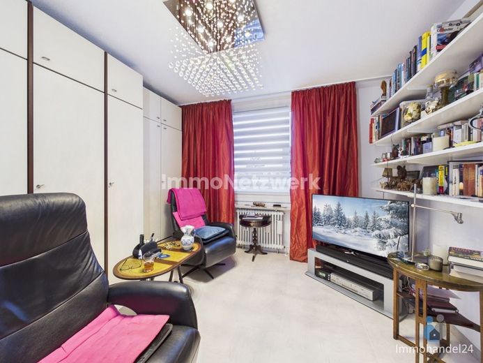 NEU***78 m² große, schicke ETW in TOPLAGE mit Balkon und TG Stellplatz***NEU – Zimmer III