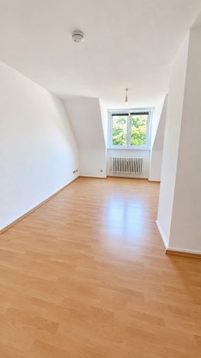 Wohnen im Herzen des Frankenberger Viertels – helle 3-Zimmer-Wohnung mit Aufzug – Wohnzimmer