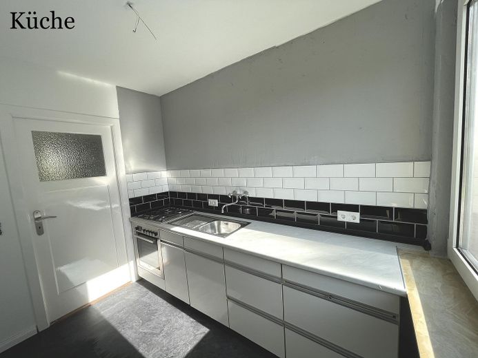 Gepflegte 3-Zimmer-Wohnung mit Balkon und Tageslichtbad nahe der Weser in Bremen-Woltmershausen – Küche