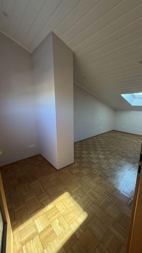 Friendly, bright 4-room apartment – Dachgeschoss Zimmer 2