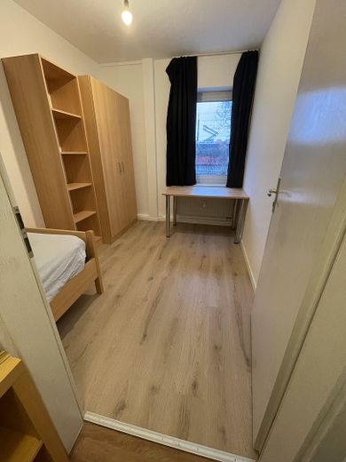 Möblierte WG-Zimmer für junge Studierende – Foto 1