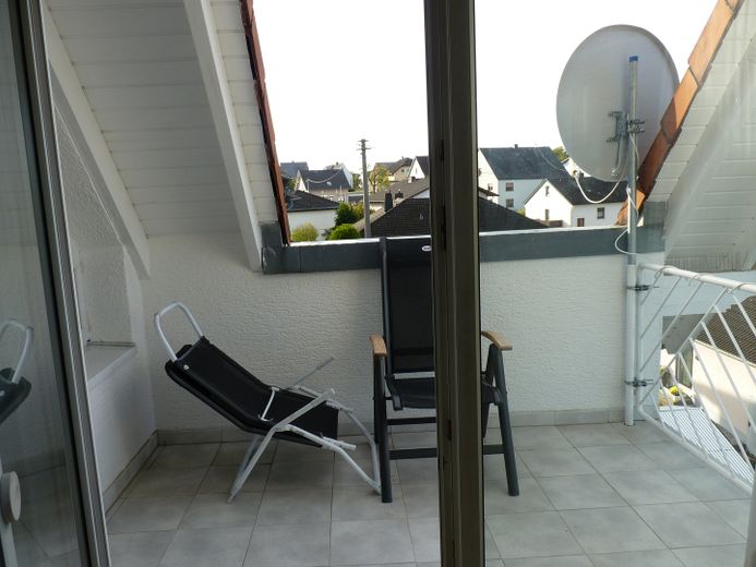 Piękne, ciche 4-pokojowe mieszkanie na poddaszu z balkonem w pobliżu MT/LM – Zdjęcie 10