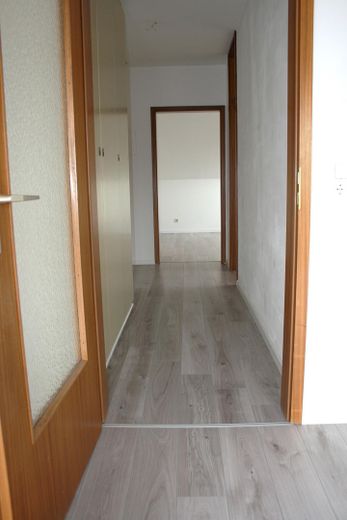Highlight: 3-Zi.-Maisonette auf zwei Ebenen, sonniger Süd/West-Balkon, Endetage – Foto 6