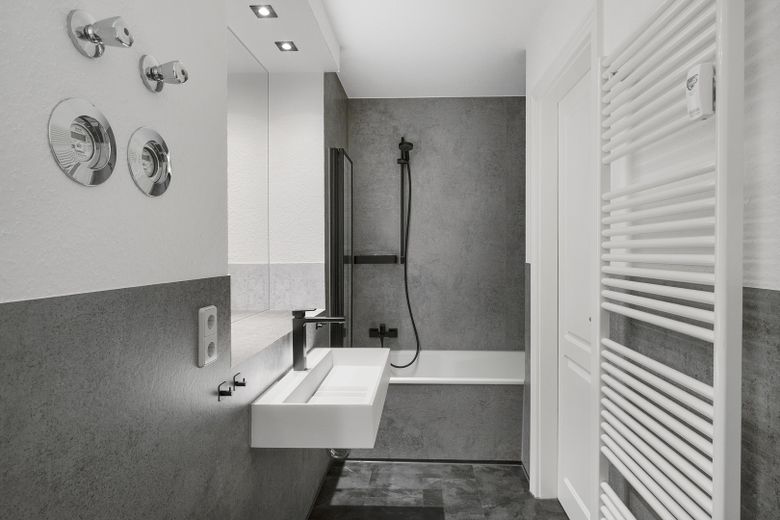 Elegante Altbauwohnung im Waldstraßenviertel - Erstbezug nach Sanierung - Provisionsfrei – Bad