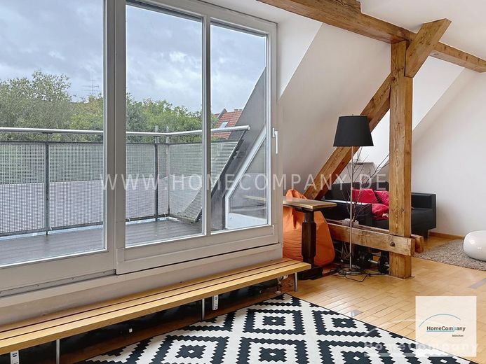 Helle, modern möblierte 1,5-Zimmer-Dachgeschoss-Maisonette-Wohnung mit Südbalkon in Schwabing – 2284ab88b3b664fc1b7c0ecb48c13f8dd0c326df.jpg