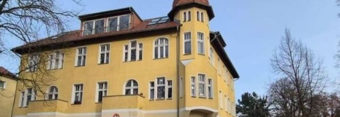 IMMOBERLIN.DE - Liebenswürdige Altbauwohnung mit stimmungsvoller Galerie in ruhiger Lage