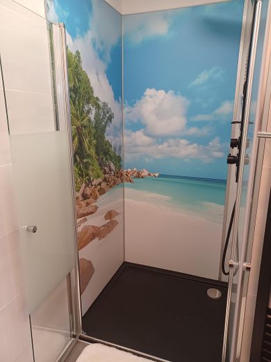 Klimatisierte mod.lichtdurchfl.DG-Whg. Pelleto+PV-Anlage,unverb.FERNSICHT+3-Fachvergl. – Dusche a