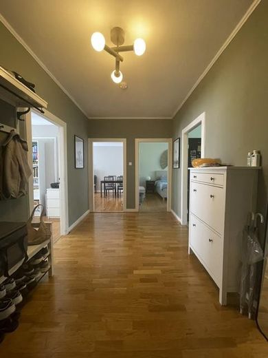 Sehr schöne 3-Zimmerwohnung mit Balkon in Eller! Bad mit Tageslichtfenster – Diele