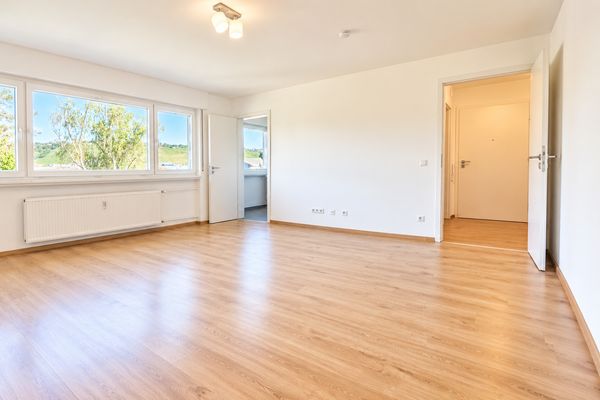 Renovierte 1-Zimmer Wohnung mit Einbauküche, Waschmaschine und Parkplatz