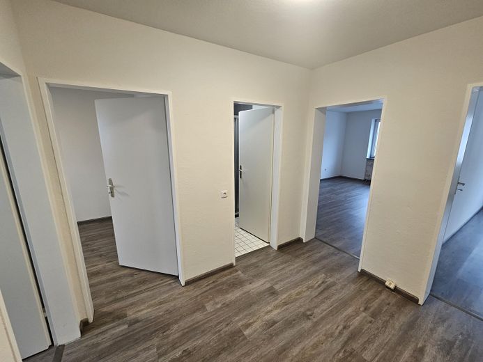 Appartamento luminoso di 3 locali, appena modernizzato, a Stolberg-Büsbach – Flur