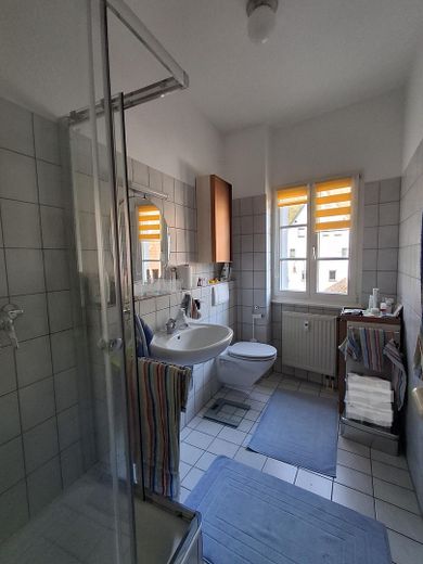 gepflegte 4,5-Zimmer Wohnung mit Gartenanteil am Rand der Altstadt – Bad