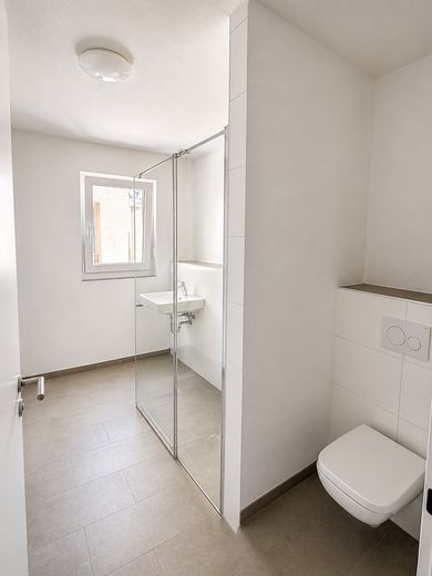 Neuwertige 4-Zimmer-Wohnung in Offenbach – Hauptbad