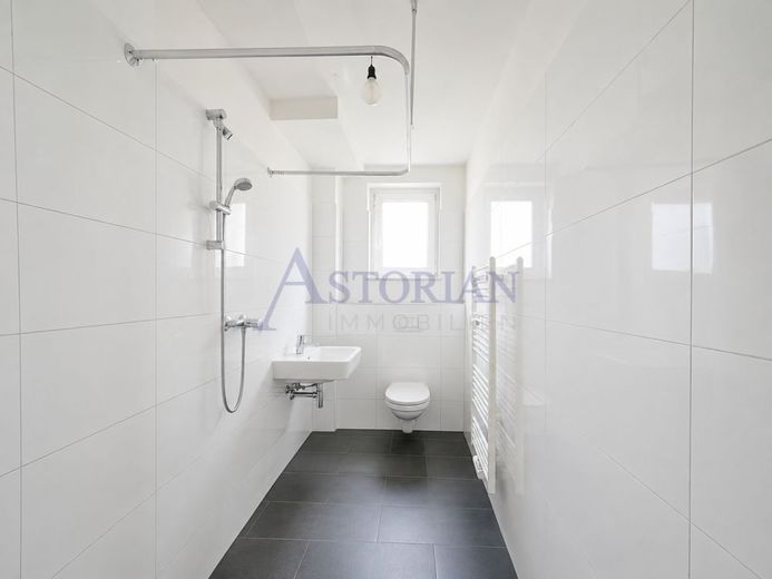 Helle 3 Zimmer-Eigentumswohnung in Alt-Moabit – Badbeispiel