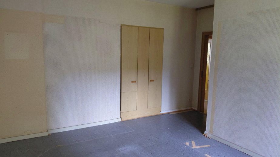 Geräumige 4 Zimmer in Köln Klettenberg – Schlafzimmer zur Türe hin