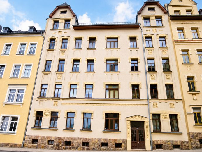 Clevere Kapitalanlage: Charmante 1-Zimmer-Wohnung in der Nähe historischer Kirche – Hausansieht