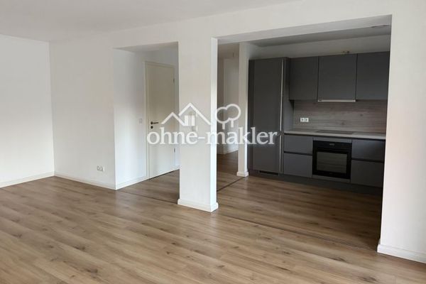 Moderno e spazioso appartamento di 2 locali con balcone nel cuore di Pinneberg