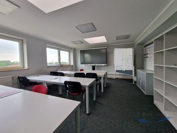 Bürofläche mit 248,6 qm auf einer Etage – फोटो 1