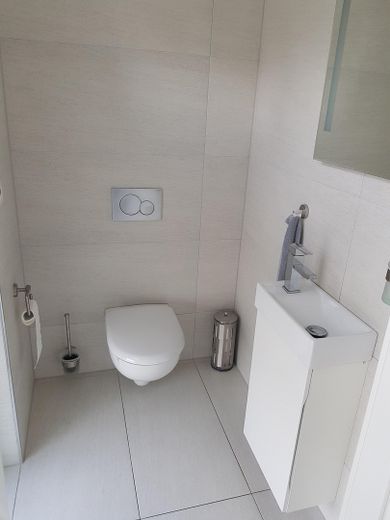 Stilvolles Haus zum Wohnen und Arbeiten mit moderner Ausstattung in Dreieich-Buchschlag – Gäste-WC