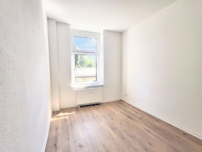 Відремонтована 2-кімнатна квартира в будинку старого фонду в Магдебурзі-Зюденбурзі (W09) – Schlafzimmer