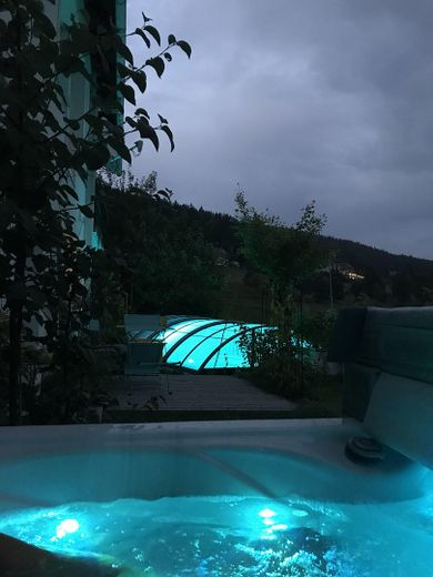 Haus für Individualisten + Genießer – Wellness bei Nacht