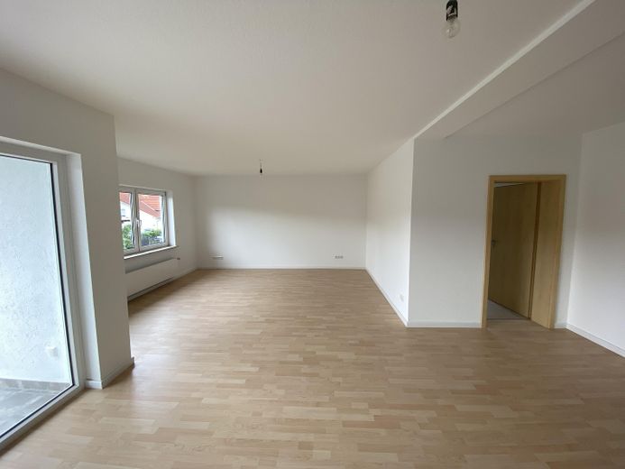 Wunderschöne 4,5-Zimmer-Maisonette-Wohnung in allerbester Lage von Rödermark OR – 1OG Wohn-/Esszimmer