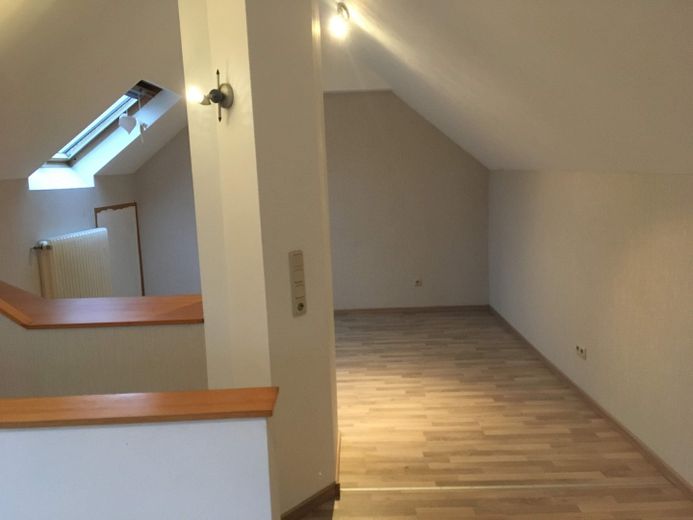 Per direct beschikbaar: ca. 184 m² verdeeld over 3 verdiepingen – als eengezinswoning of 2 appartementen – Dachgeschoss