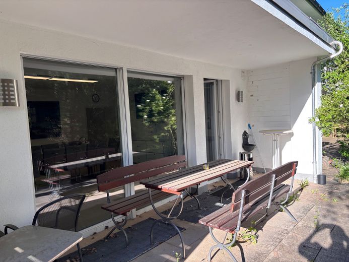 mooie woning met kantoor/opslag, groot terras, veel groen, ecologisch geïsoleerd, lage gemeentelijke bedrijfsbelasting. SLECHTS 240% – große Terasse (ca.22m2)