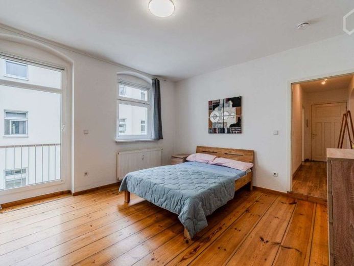 Bezugsfreie Single-Wohnung mit Innenhofblick im Simon-Dach-Viertel – Foto 1